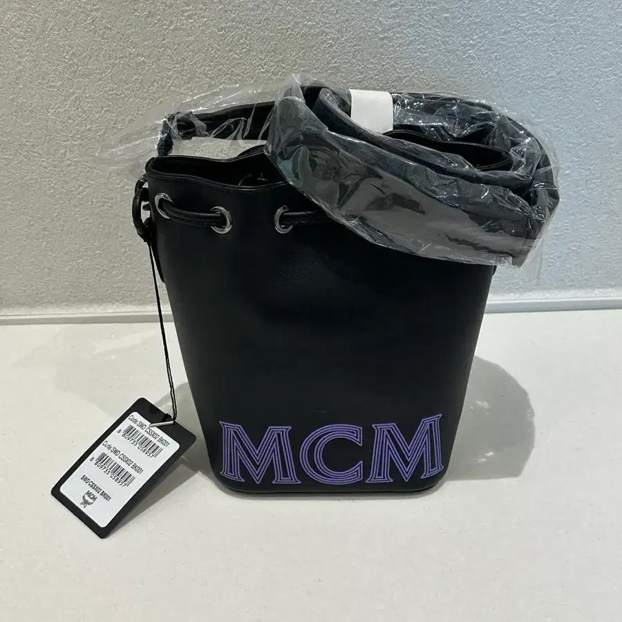 MCM 엠씨엠 레더 버킷백