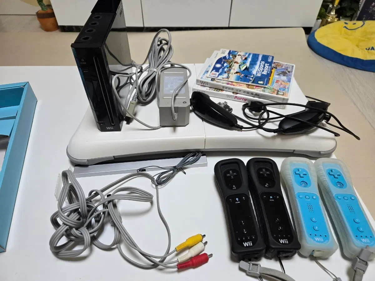 Wii 풀세트(컨버터와 리모컨 총4개, 게임CD3개)