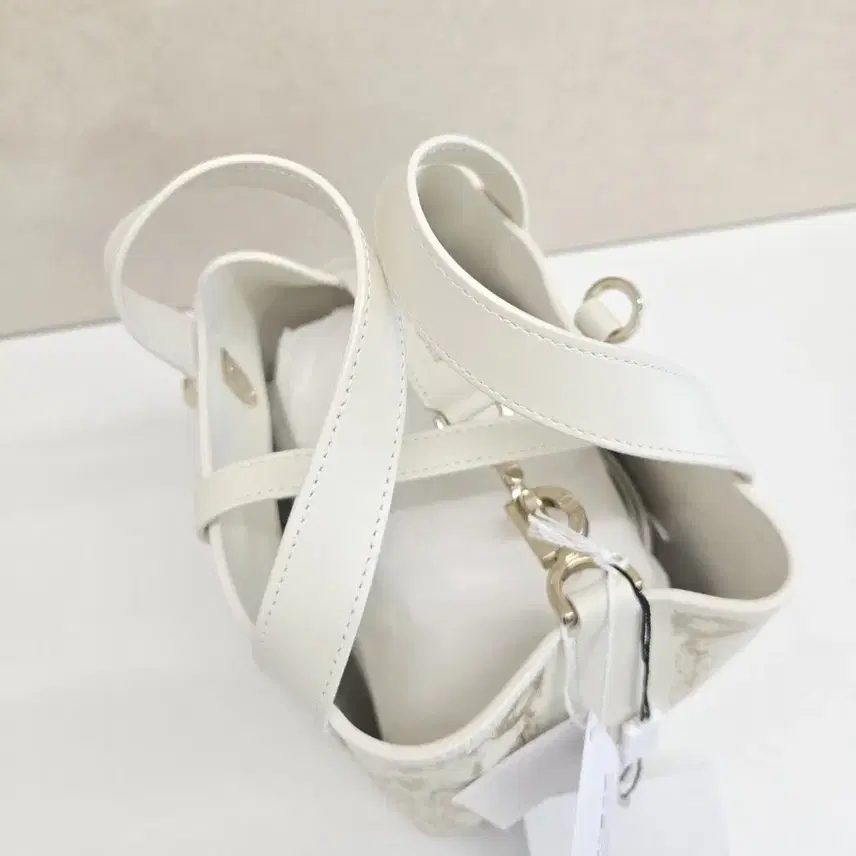 디올 뚜주흐 스몰 버티컬 토트백 M2835OJNB 새상품 사진 6