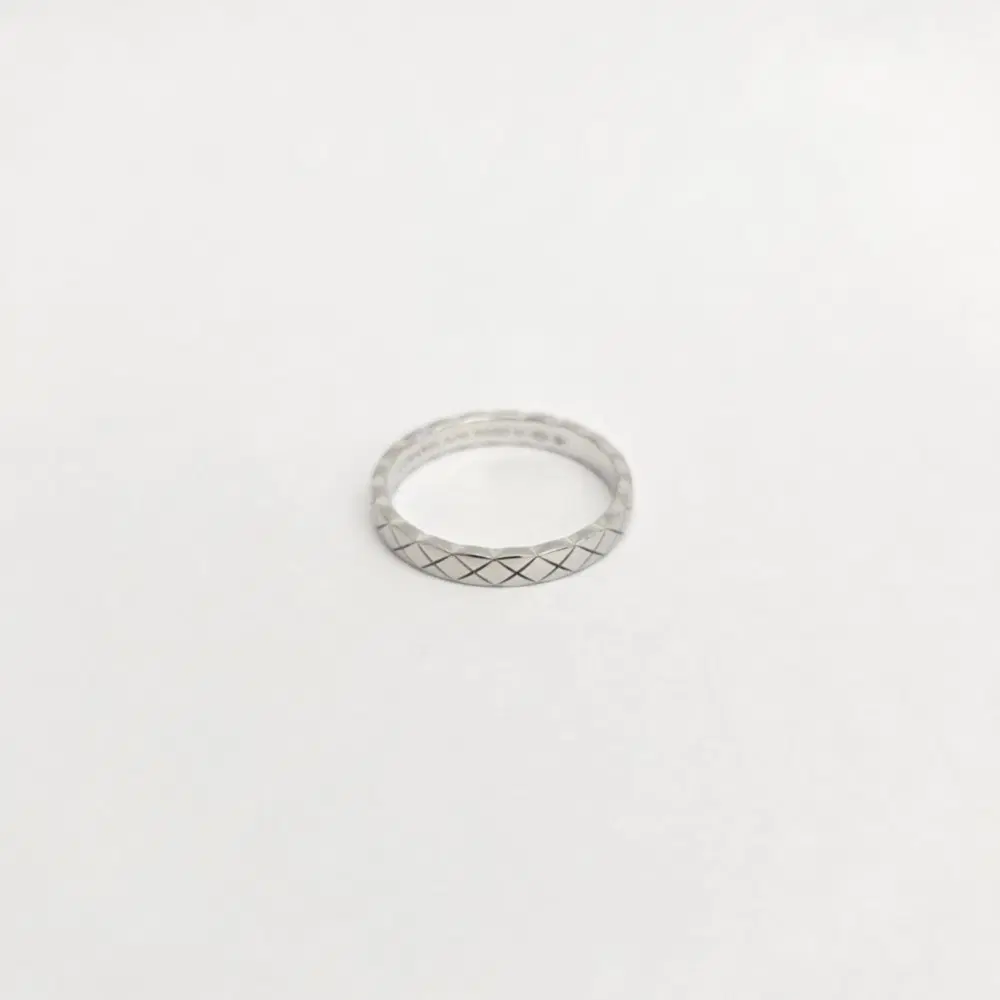 Chanel Coco Crush 18K White Gold Mini Ring Size 61 J11793