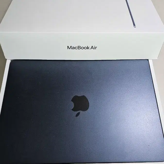 맥북 에어 M5 13인치 512GB 24ram 미드나이트 s급 급처