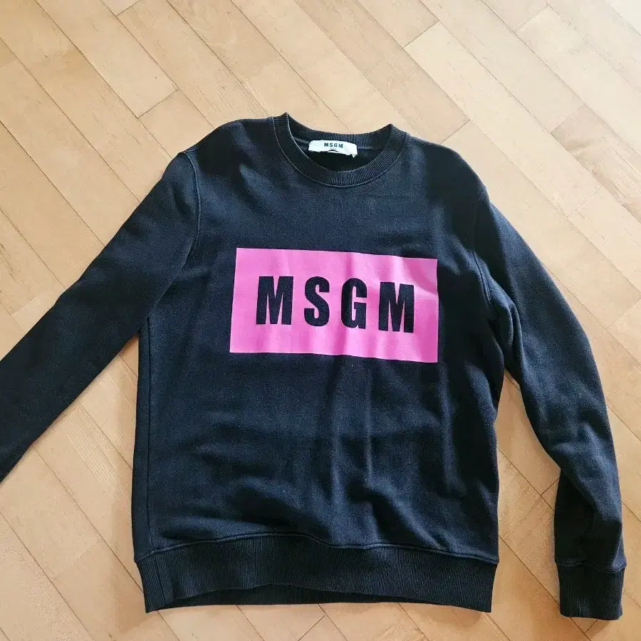 MSGM 맨투맨 블랙 핑크 로고