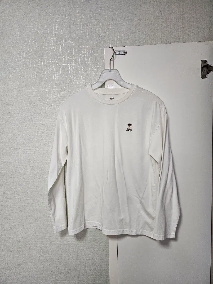 스파오키즈 자수 화이트 긴팔 티셔츠 160size