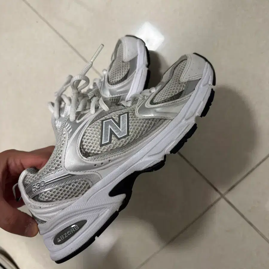 뉴발란스 530