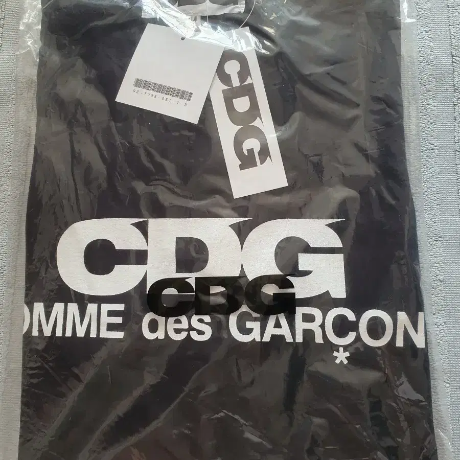 꼼데가르송 CDG 반팔티 블랙L