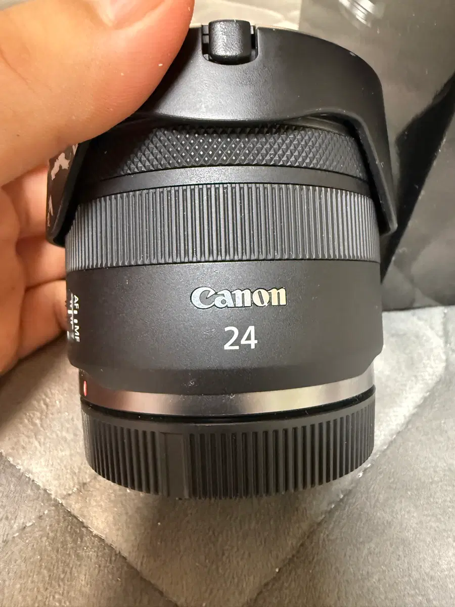 캐논 24mm f1.8macro렌즈 판매합니다.