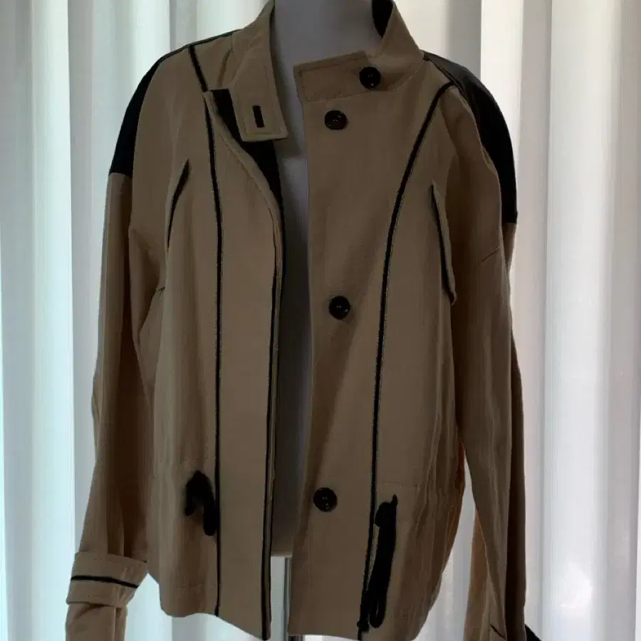 질스튜어트 베이지 트렌치자켓
