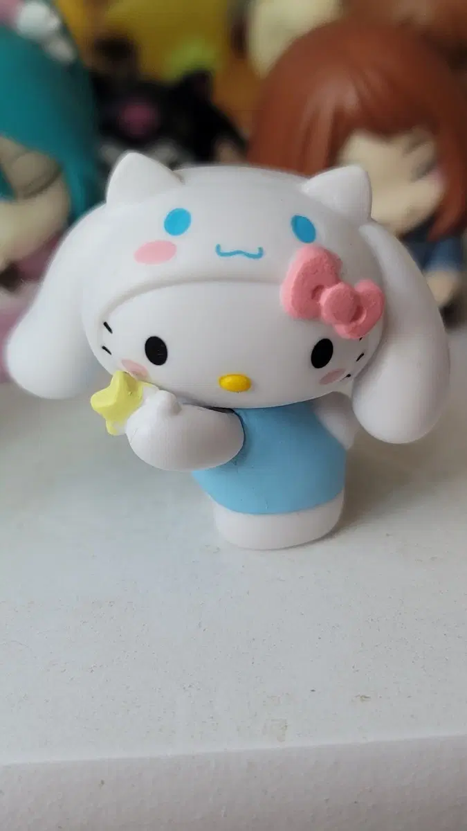 시나모롤 모자 쓴 키티 산리오 피규어
