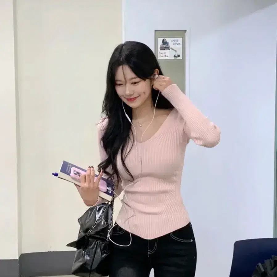 수지니트 데이로제 스칼렛 골지 브이넥 니트 판매