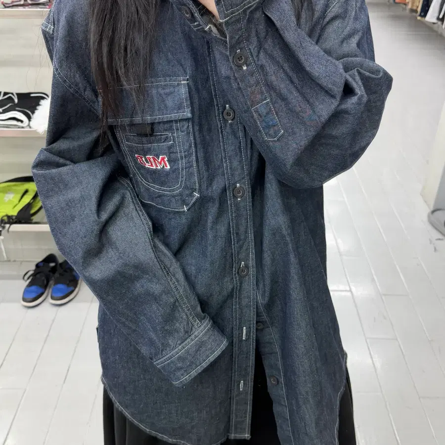 (XL) MLB 00's 스티치 포켓 레터링 자수 진청 데님셔츠