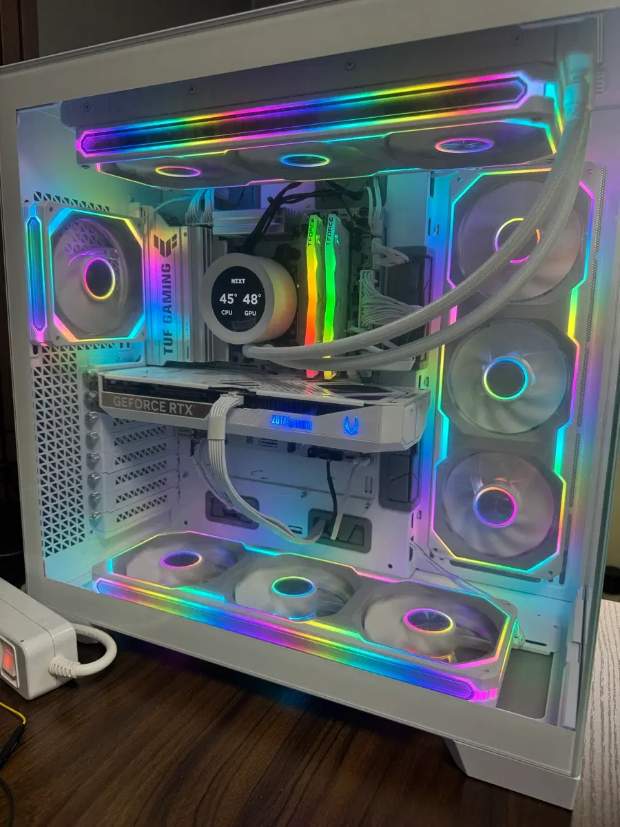 9800x3d RTX 5070 화이트 판매