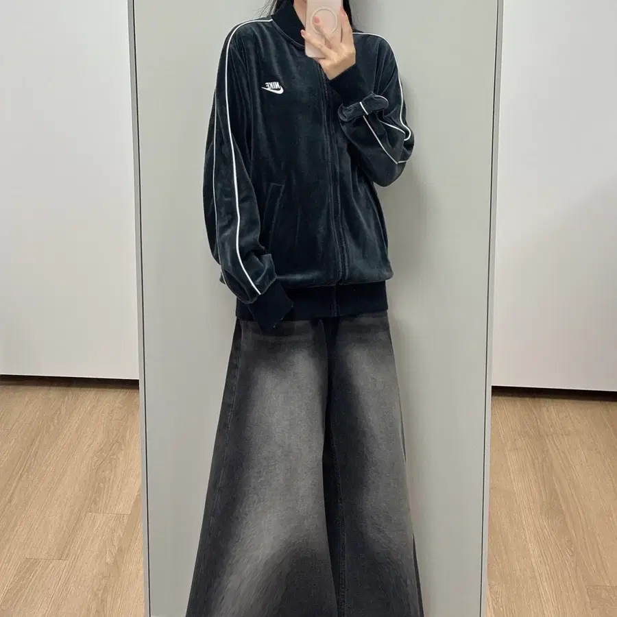 나이키 벨벳 블랙 화이트 트랙탑 집업