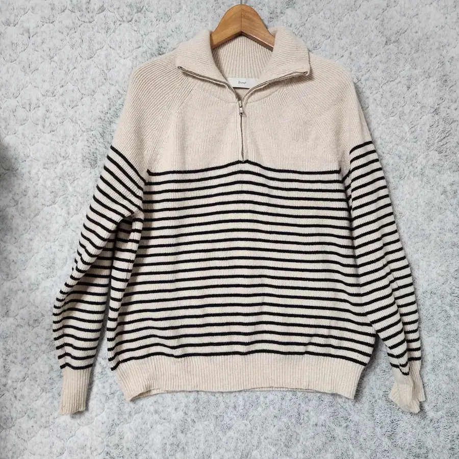 K116 [M] Dunst 반집업 니트