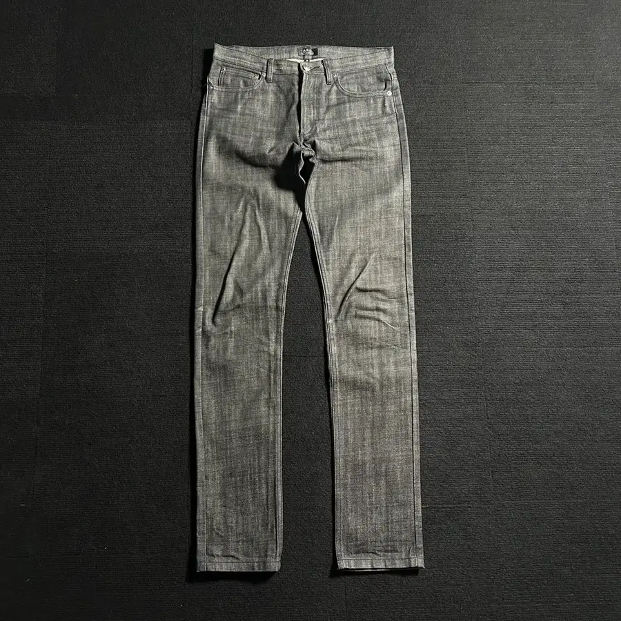 A.P.C 스탠다드 흑청 생지 데님 팬츠