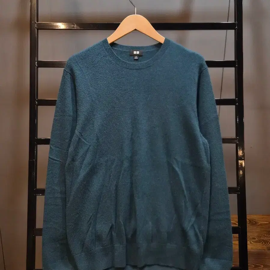 [M] 유니클로 UNIQLO 캐시미어 100% 크루넥 라운드 니트 3.9