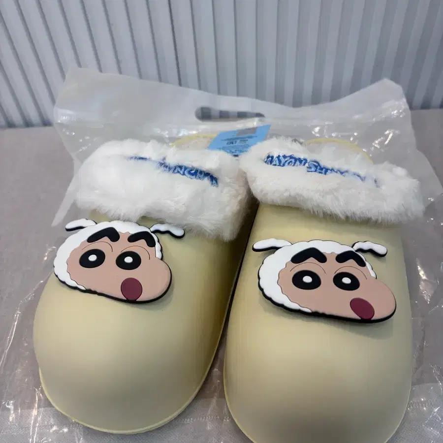 짱구 털 크록스 슬리퍼 240mm
