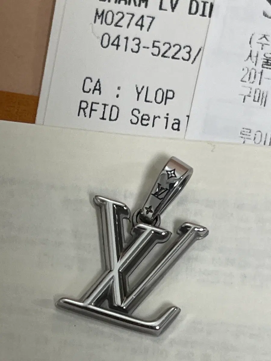 루이비통 LV 디멘션 참 실버