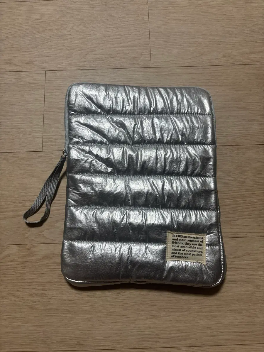 패딩 태블릿 파우치 실버
