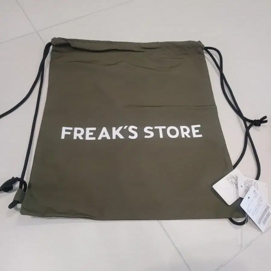 [새상품] FREAK'S STORE 오리지널 로고 드로우스트링 백 (올리브 카키)
