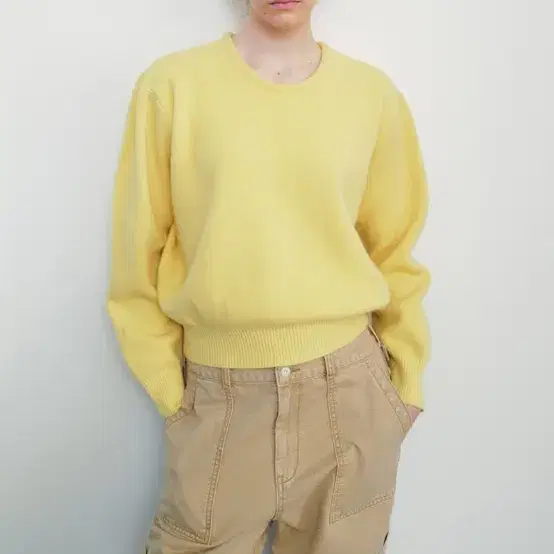 문달 Basic Round Knit in Lemon