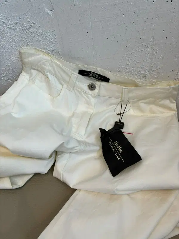 막스마라 우먼즈 팬츠 미사용품 Made in ITALY