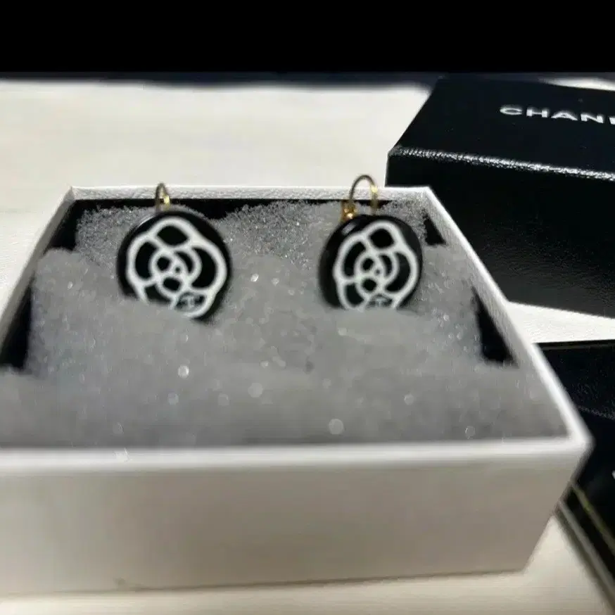 CHANEL 샤넬 까멜리아 플라워 귀걸이 정품