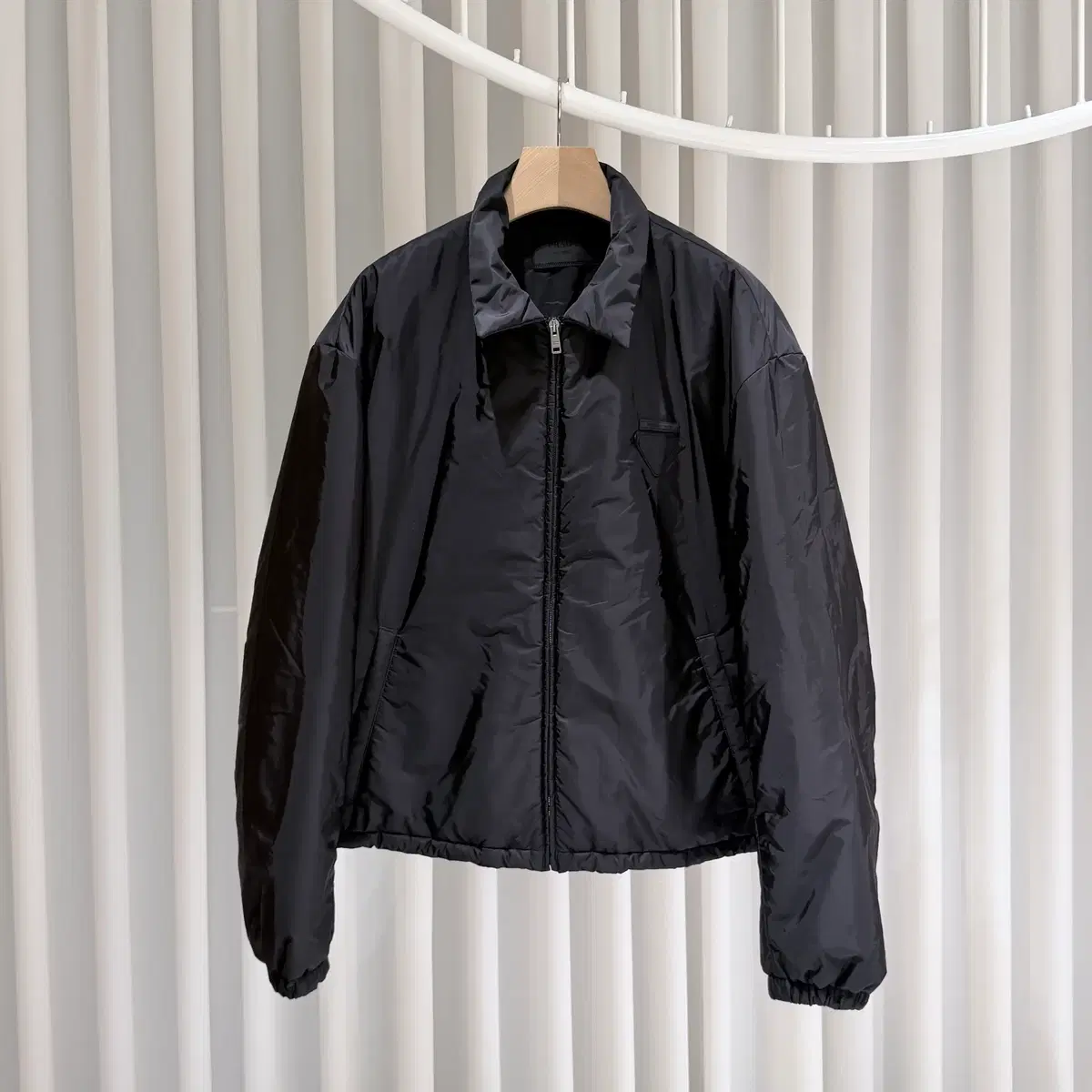( S / XL ) 프라다 삼각로고 리나일론 봄버 자켓 블랙