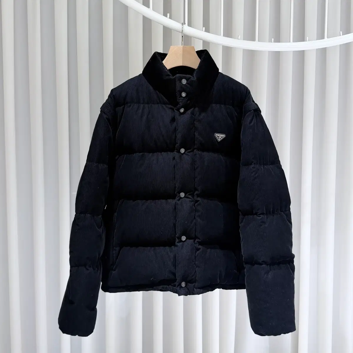 ( S+ / XL ) 프라다 삼각로고 코듀로이 블랙 패딩