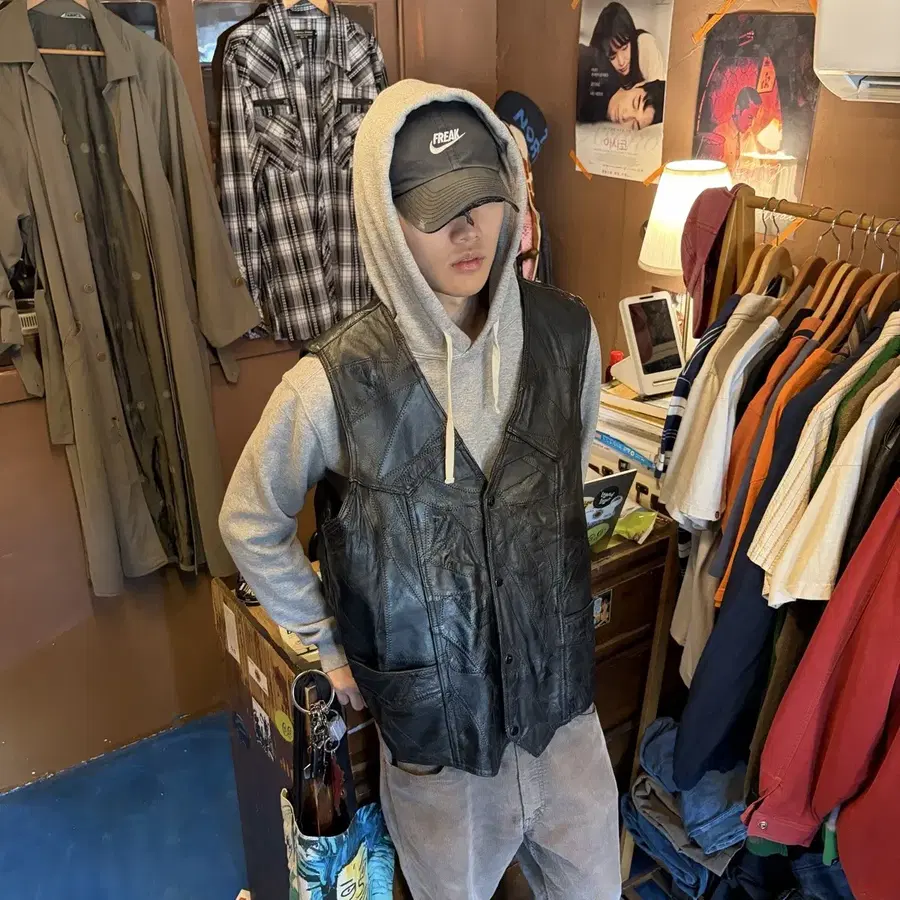 GRUNGE LEATHER 그런지 레더 빅 실루엣 베스트