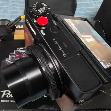 キヤノン G7X Mark1 フルボックスと周辺機器を開きます。内容