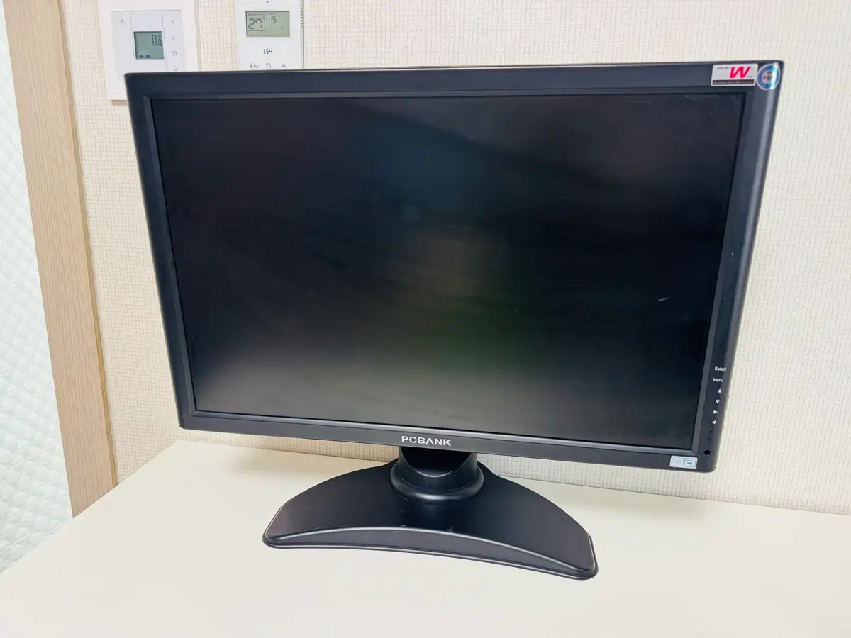 PC뱅크 22인치 피벗모니터