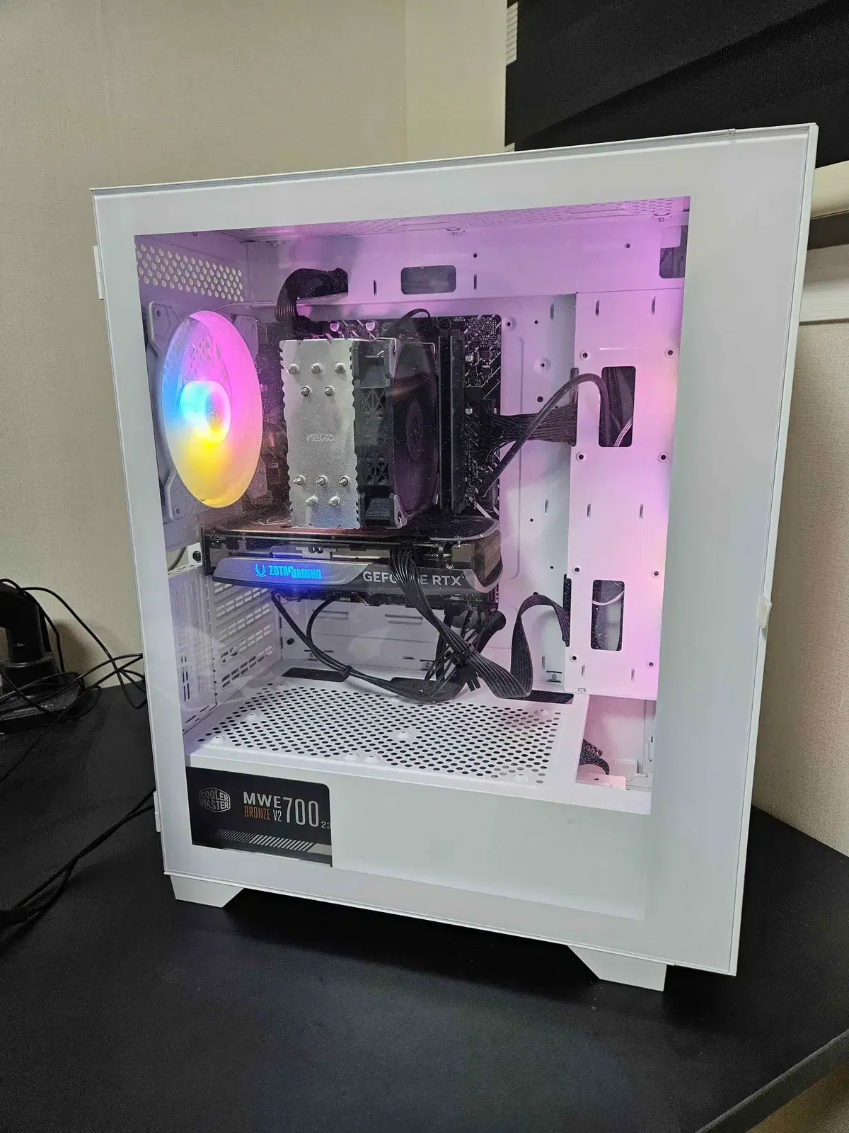 인텔 i5 12400F, 램 16기가,RTX 4060Ti, SSD 500기가 게이밍 테스크탑