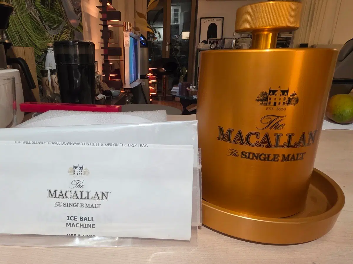 [미사용 개인 소장품]  더 맥켈란, The MACALLAN 더 싱글 몰트 ;  D&E 골드 아이스볼 메이커 & 원박스와 설명서 포함