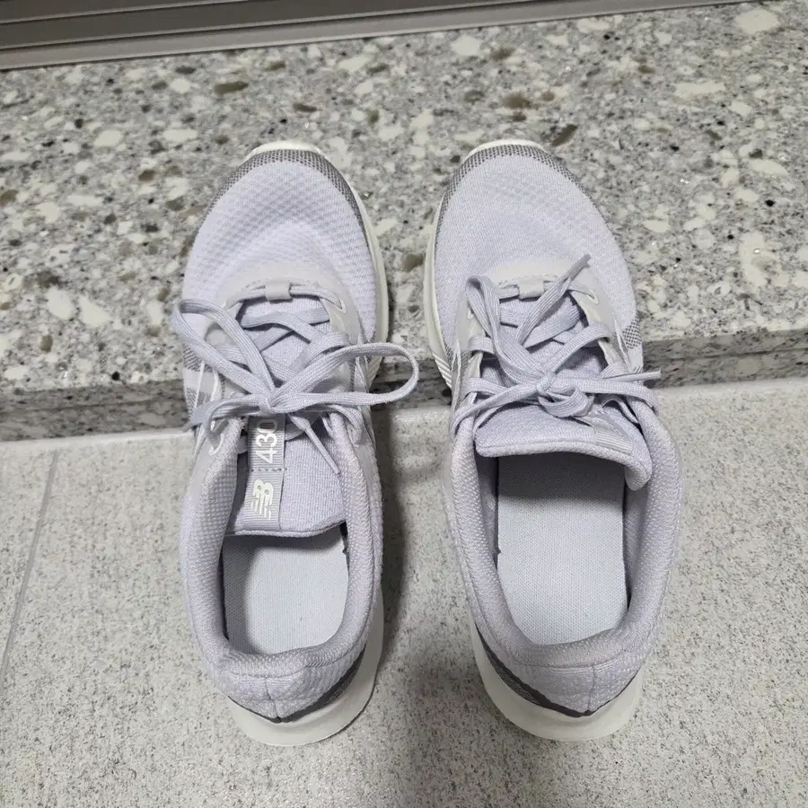 뉴발란스 러닝화