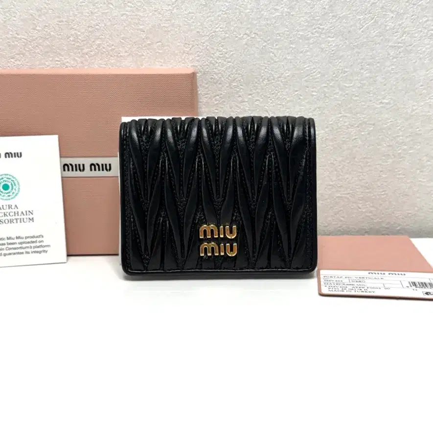 (26SS/S+)미우미우 마테라쎄 반지갑
