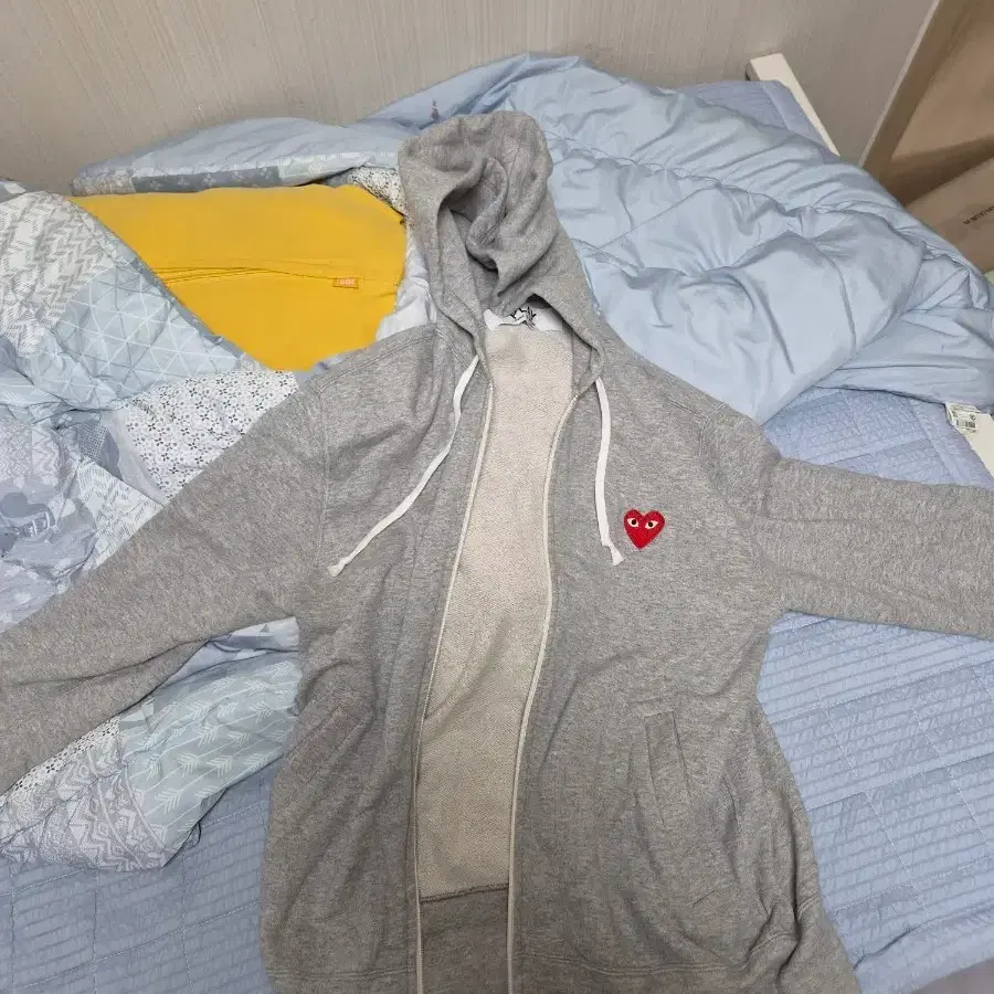 꼼데가르송 후드집업 싸게 팝니다