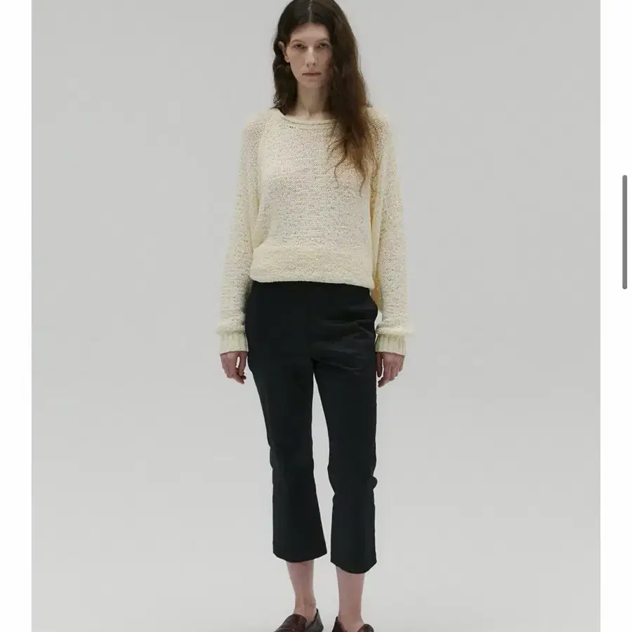 솔티페블 SEMI-FLARE CAPRI PANTS [BLACK]