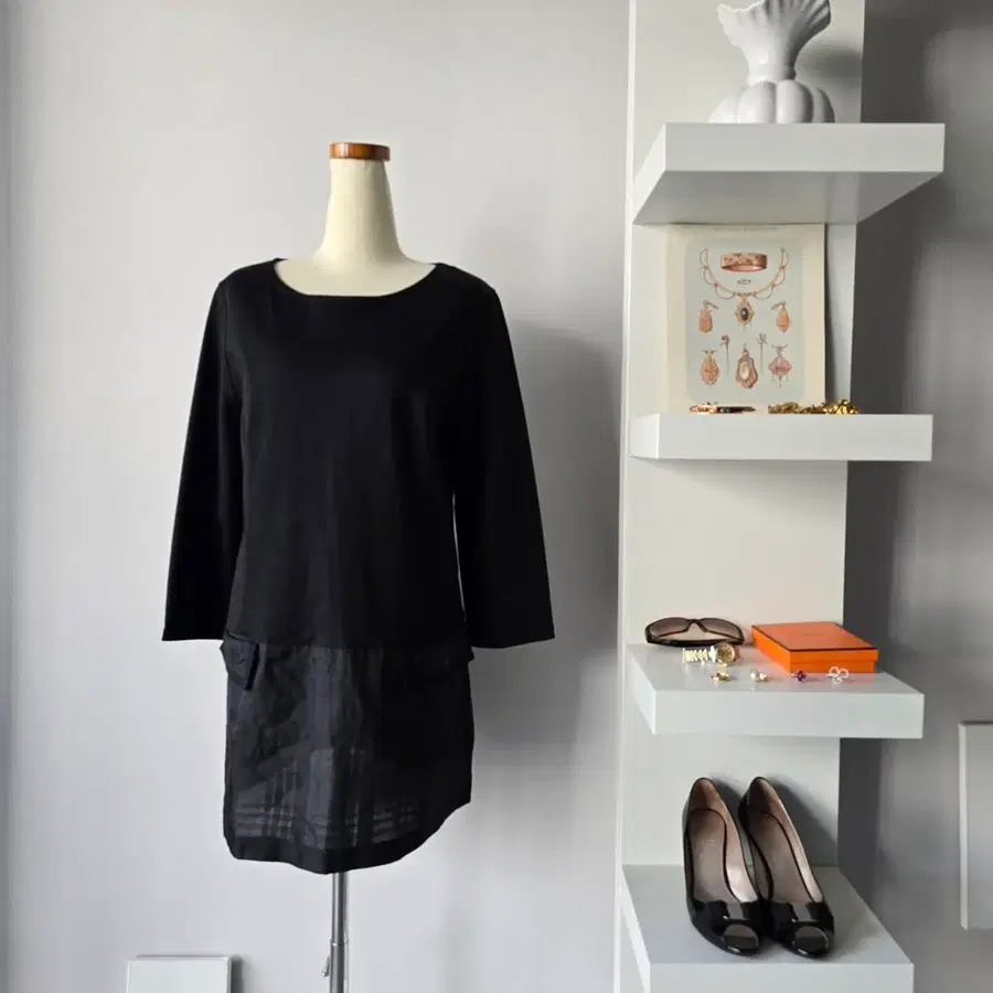 꾸레쥬 (Courreges) 블랙 배색 블라우스 .