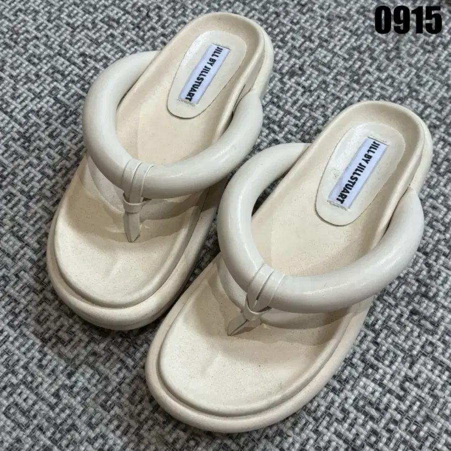 질 바이 질스튜어트 샌들 아이보리 240-245