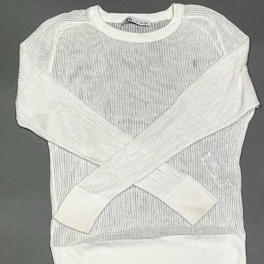 ZARA 흰색 그물망 니트