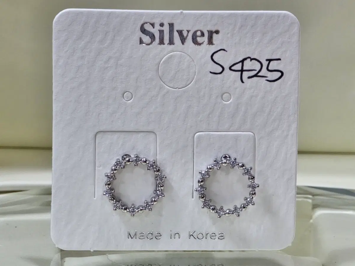 앙증맞은 큐빅 서클 귀걸이