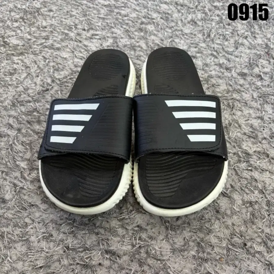 아디다스 아딜렛 샌들 블랙 화이트 260