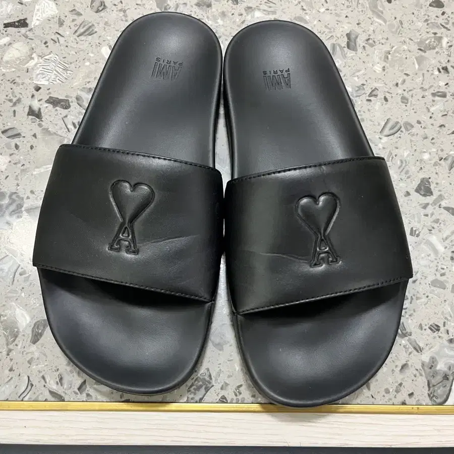 정품 아미 AMI PARIS 하트 로고 블랙 슬리퍼 235