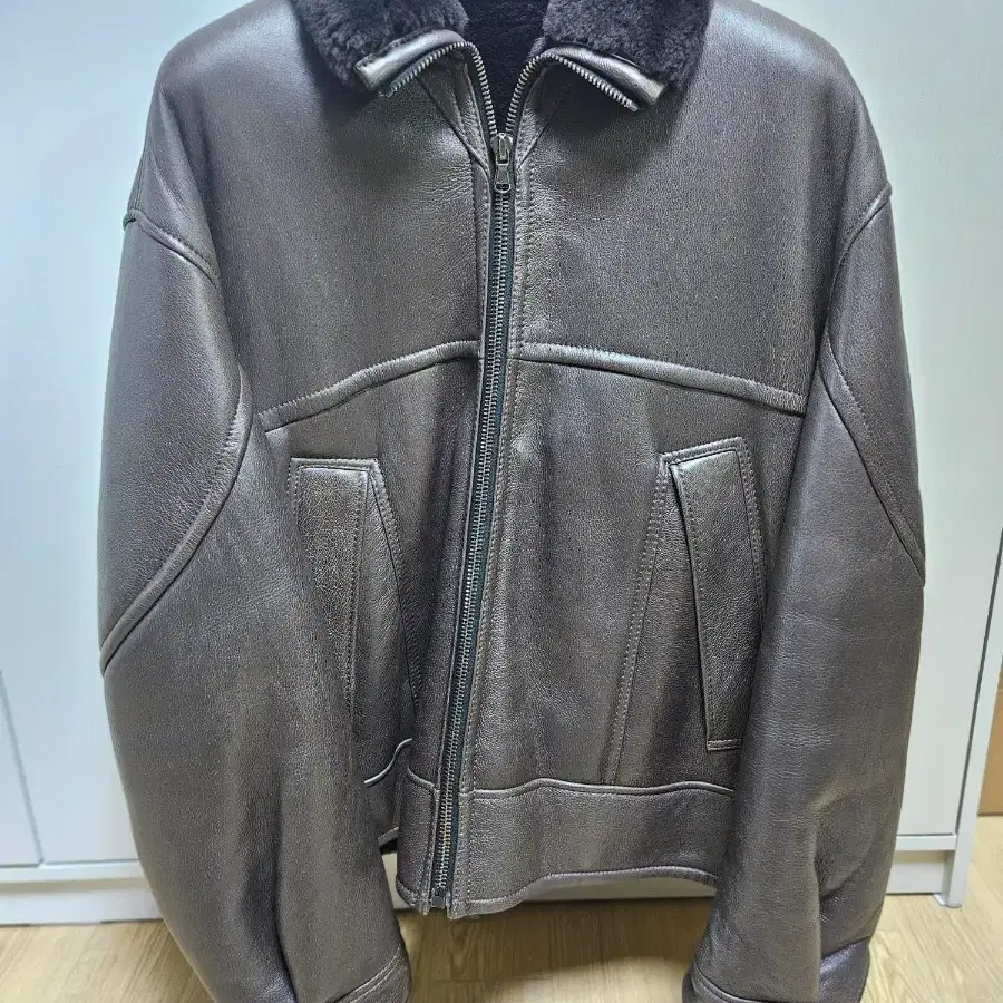 타임 옴므 무스탕 23fw 다크브라운