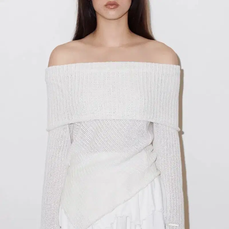 폴리수엠 Polysooem slouchy off-shoulder sweater 오프숄더