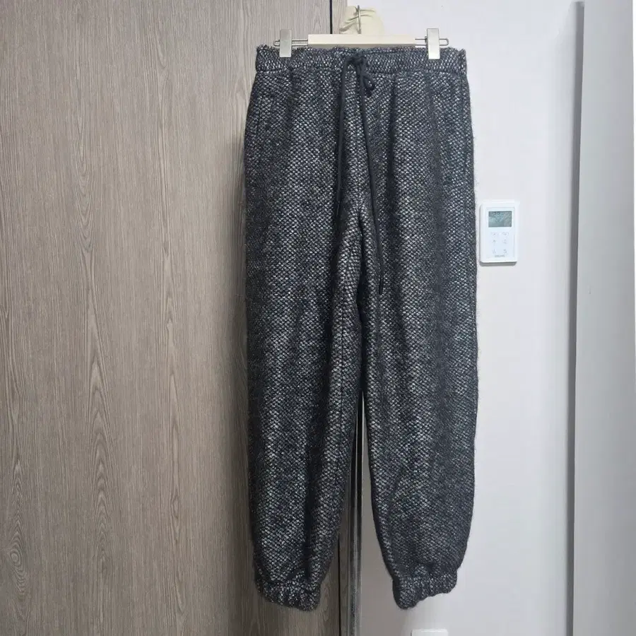 한섬 래트바이티 22년10월식 트위드 조거 팬츠 블랙