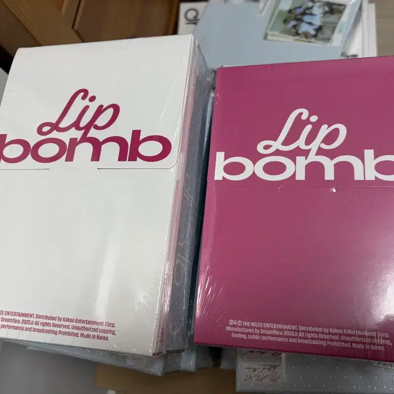 리센느 립밤 lip bomb 앨범 2개 1세트 미개봉 판매합니다.