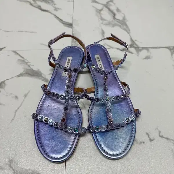 Aquazzura 아쿠아주라 큐빅 디테일 샌들