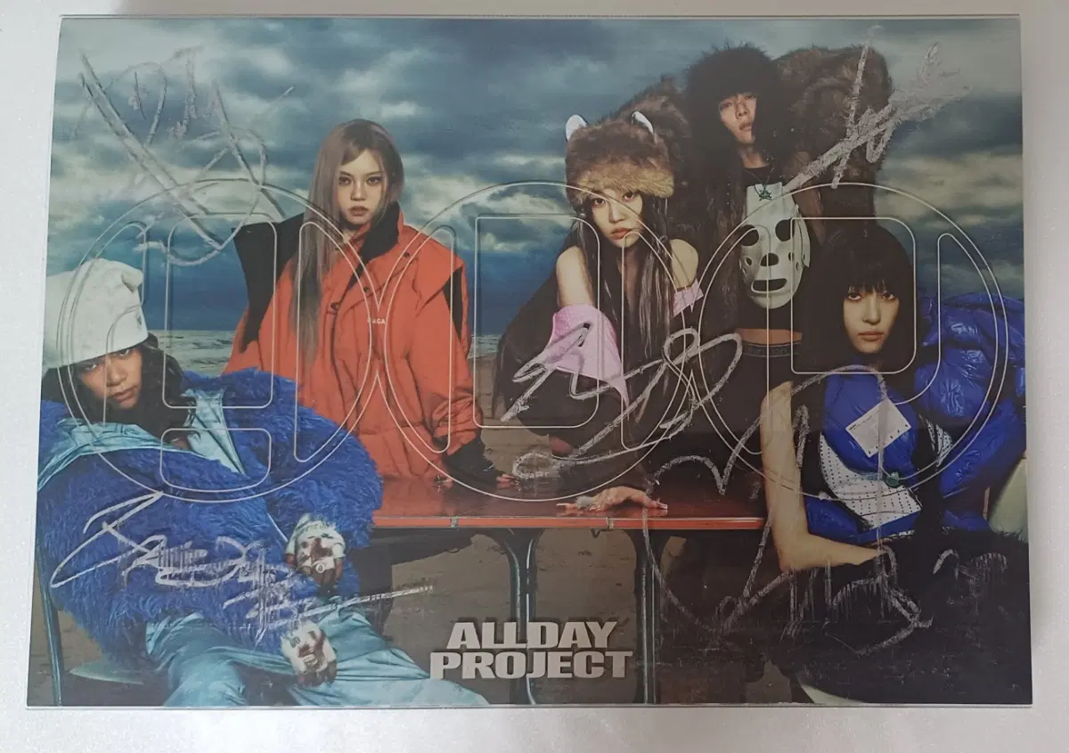 All Dey Project signed album, sign condition not very good, shipping included