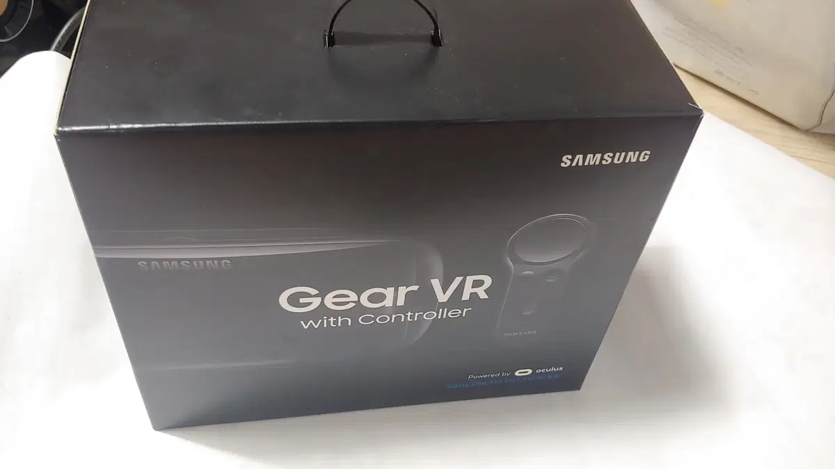 삼성 기어 VR (Gear VR with Controller.) 팝니다..